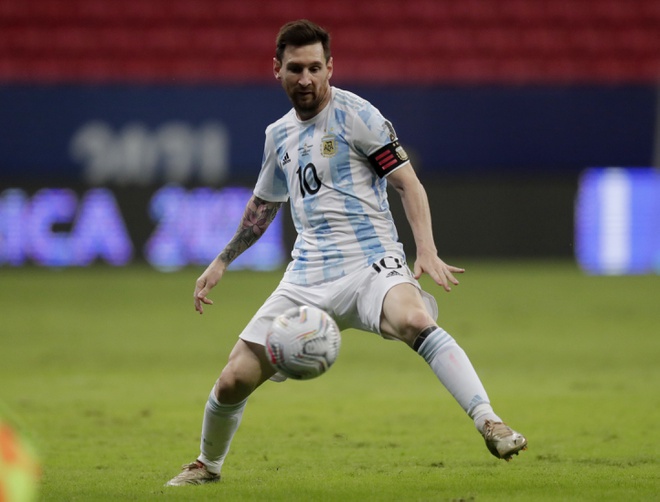 Messi đi vào lịch sử tuyển Argentina