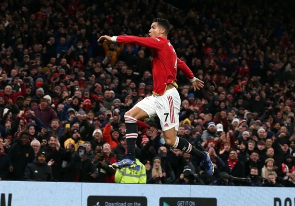 Ronaldo vượt mốc 800 bàn thắng ngay sau ồn ào thua Messi Quả bóng vàng