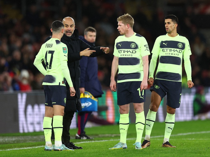 Man City thua sốc Southampton, dừng bước tứ kết League Cup