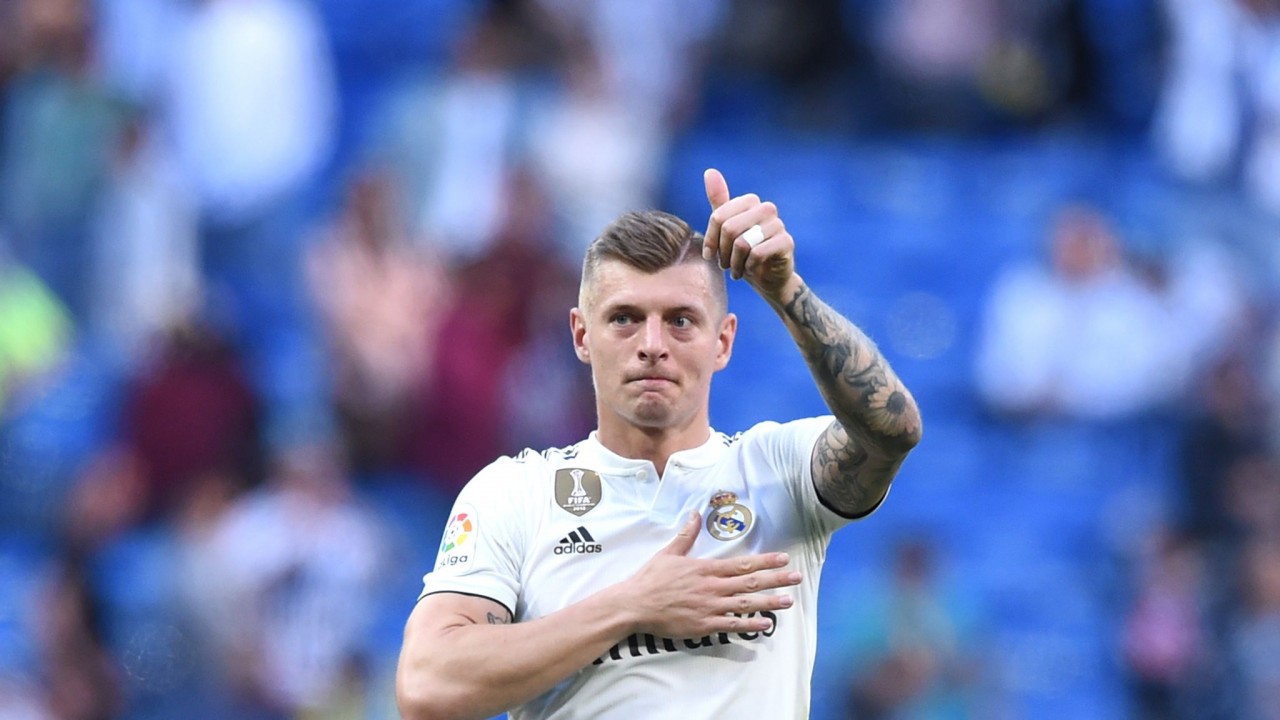 Chuyển nhượng cầu thủ ngày 4/1: Real Madrid gia hạn Toni Kroos; Messi sớm ký tiếp PSG; MU hỏi mua Dani Olmo