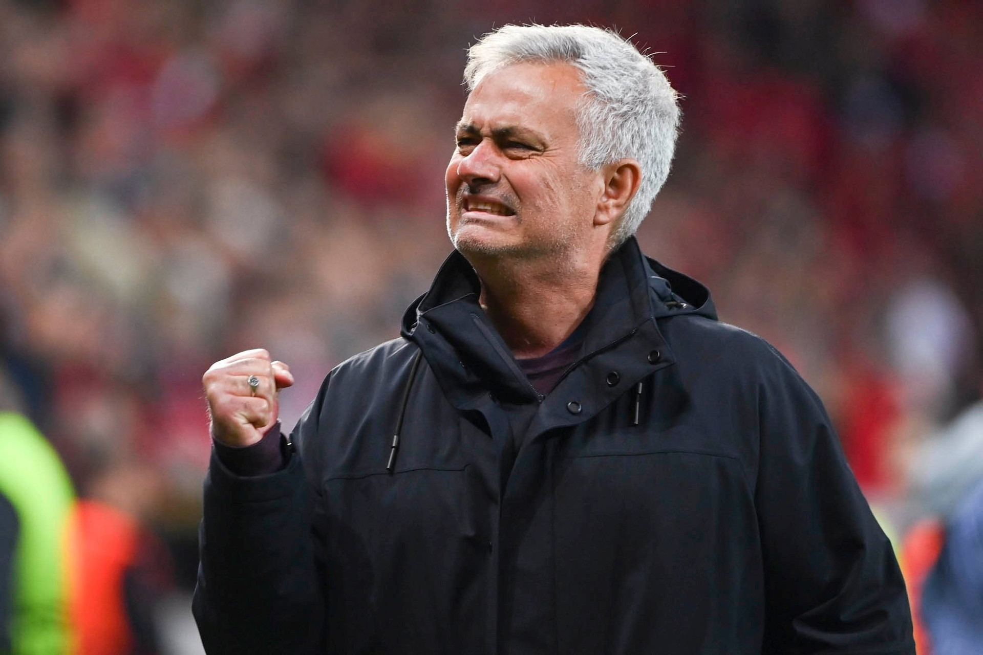 Bóng đá Ý góp mặt ở chung kết 3 cúp châu Âu, Mourinho bật khóc
