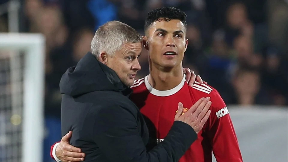 Solskjaer trả giá đắt khi phớt lờ cảnh báo về Ronaldo