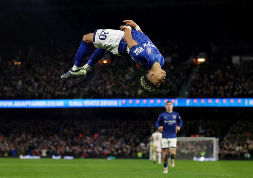 MU thảm bại trước Newcastle, Chelsea trắng tay trước đội cuối bảng