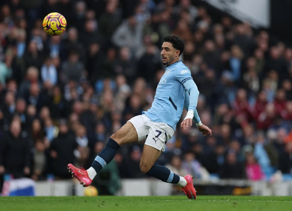 Ederson đi vào lịch sử Premier League