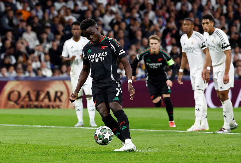 Arsenal biến Real Madrid thành cựu vương Champions League