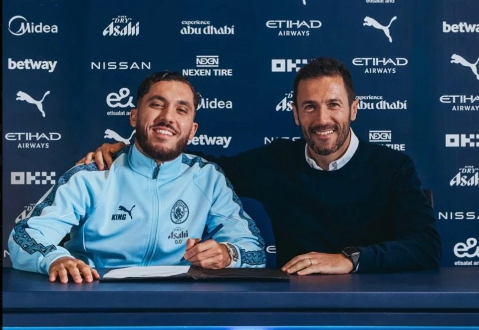 Man City công bố tân binh thứ ba