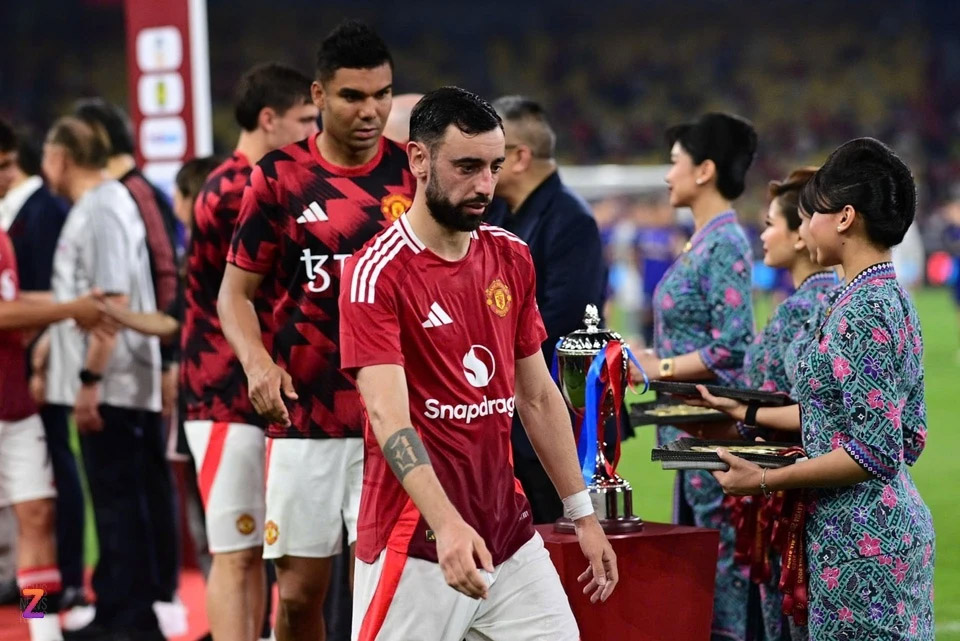 Beckham gay gắt với MU